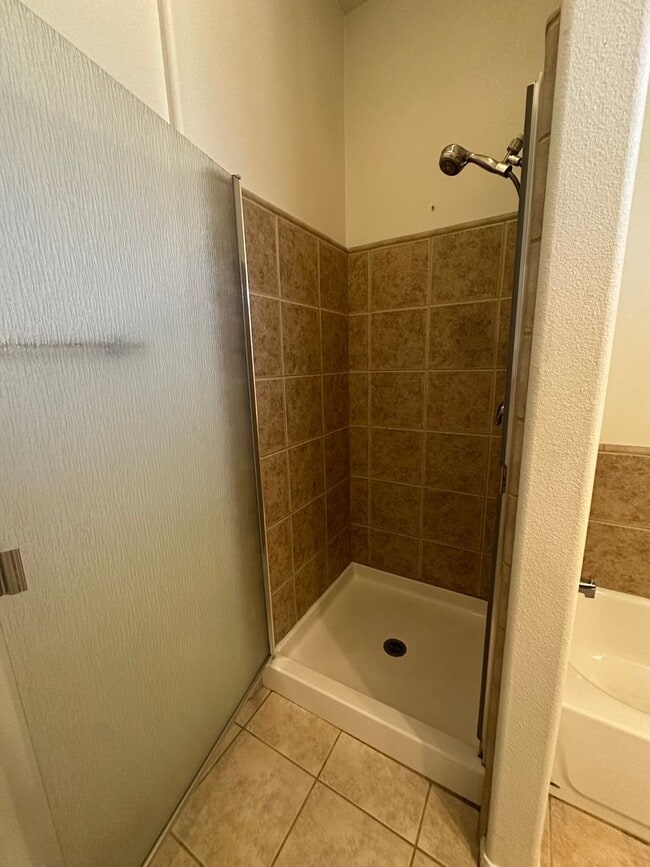 Building Photo - 4 bedrooms close to Joshua Tree National P...