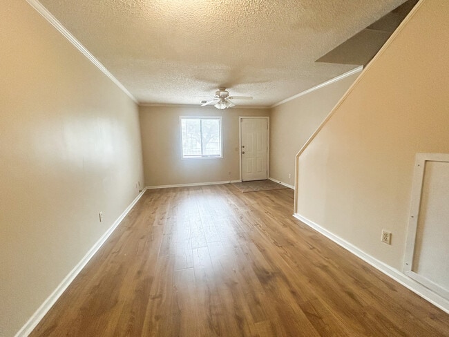 Building Photo - 16 Canterbury Ct