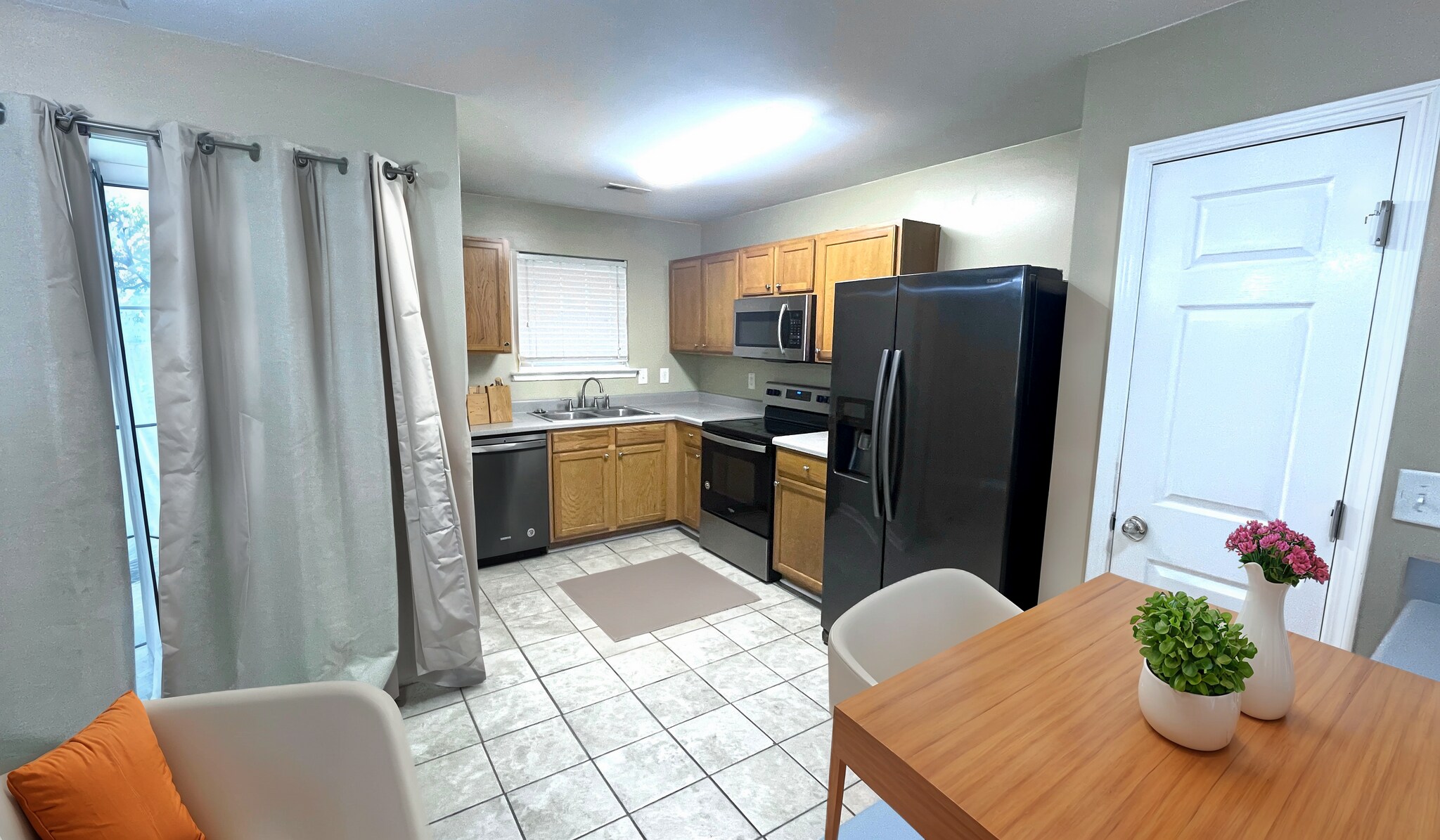 Building Photo - 711 Crestwell Cir SW