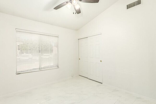 Building Photo - 1225 E Artesian Way