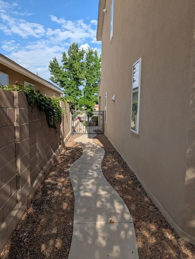 Building Photo - Spacious 2-Story Home with 3-Car Garage in...