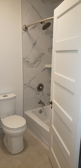 Building Photo - 1510 S Van Ness Ave