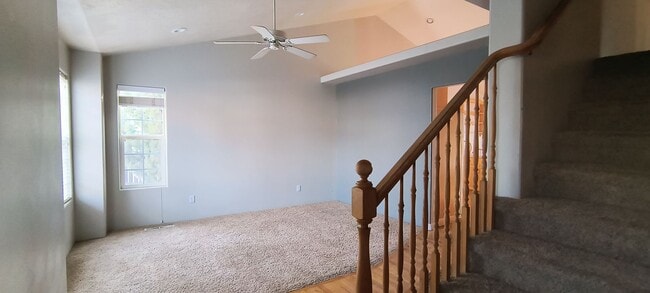 Building Photo - Spacious single family home in a quiet neighborhood