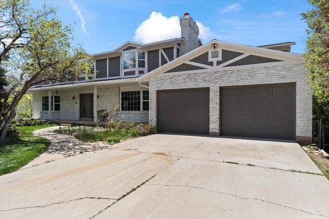 Building Photo - 717 Woodridge Dr