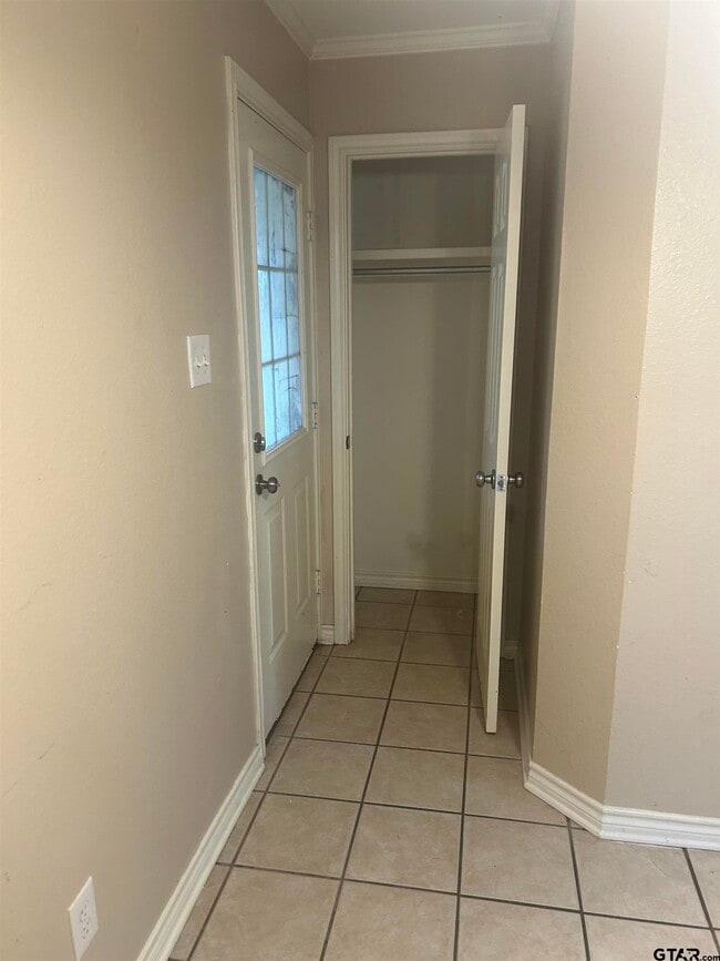 Building Photo - 8315 Garrett Dr