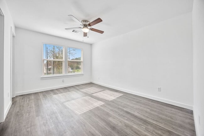 Building Photo - Brand New! Stunning 2-Story Unit