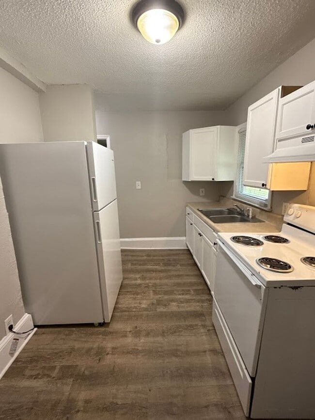 Building Photo - 4 Bed 1 Bath in Atlanta! $500 off for the ...