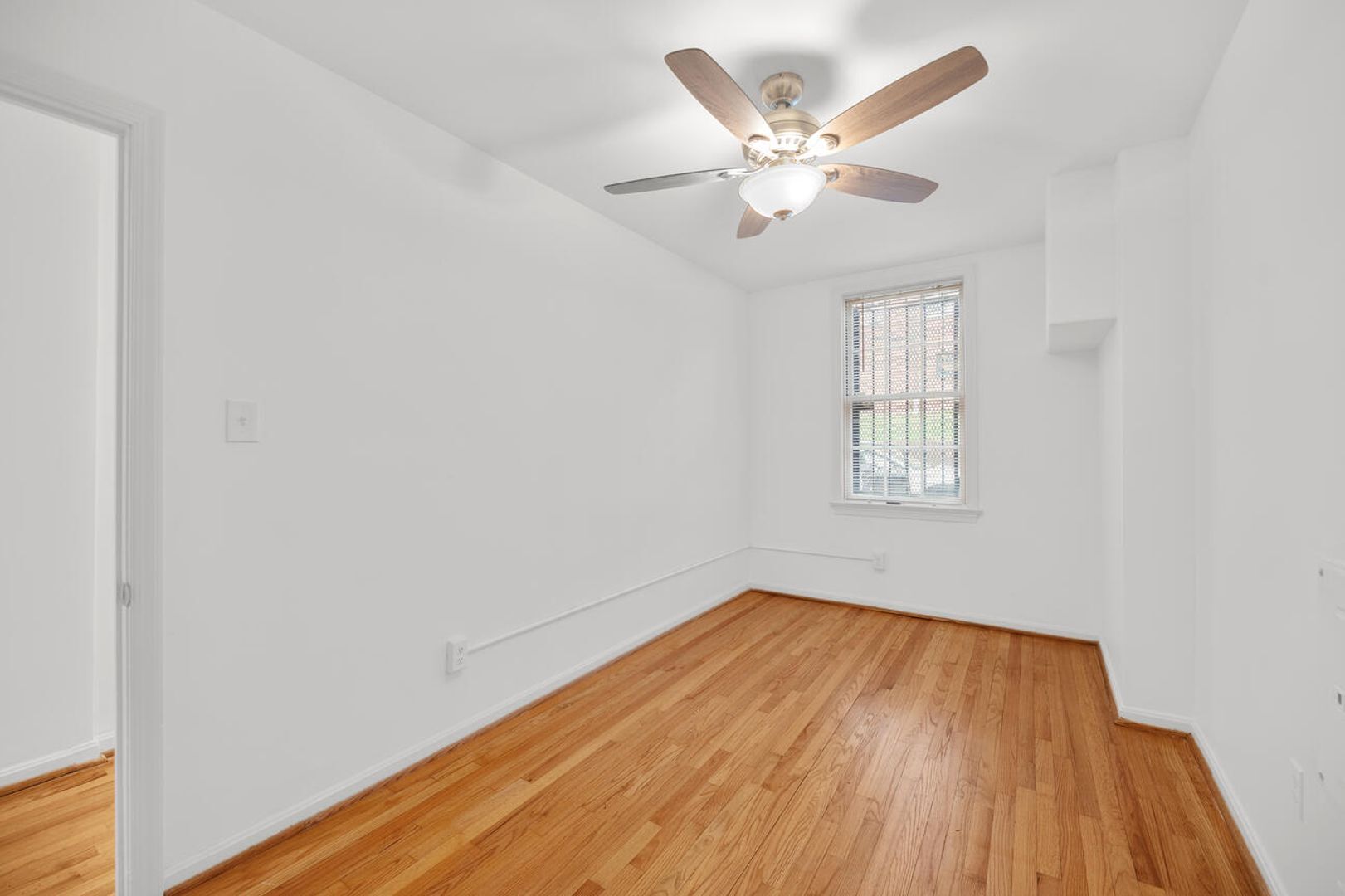 Building Photo - 2510 East Pl NW