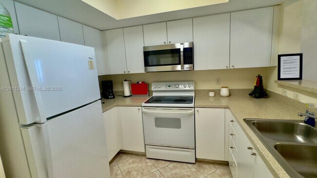 Building Photo - 17375 Collins Ave