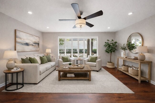 Building Photo - 8954 Chatsworth Dr