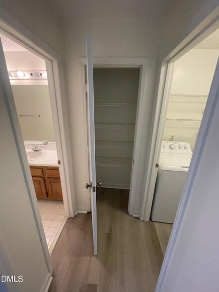 Building Photo - 720 Bishops Park Dr