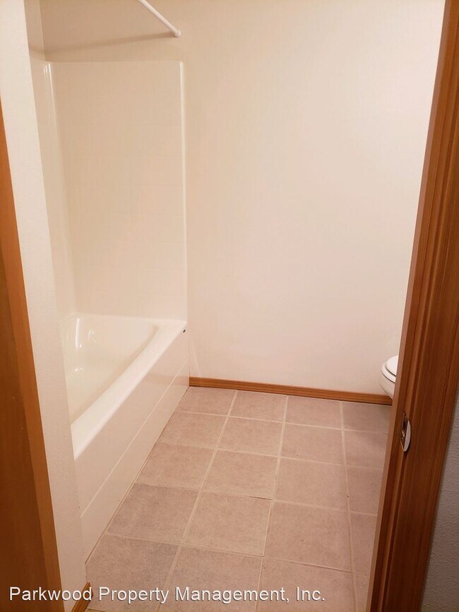 Building Photo - 1609 E 68th St