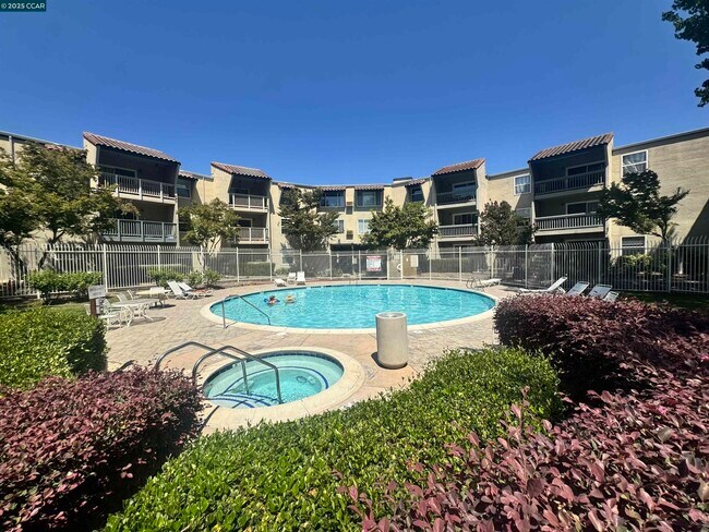 Building Photo - 1085 Murrieta Blvd