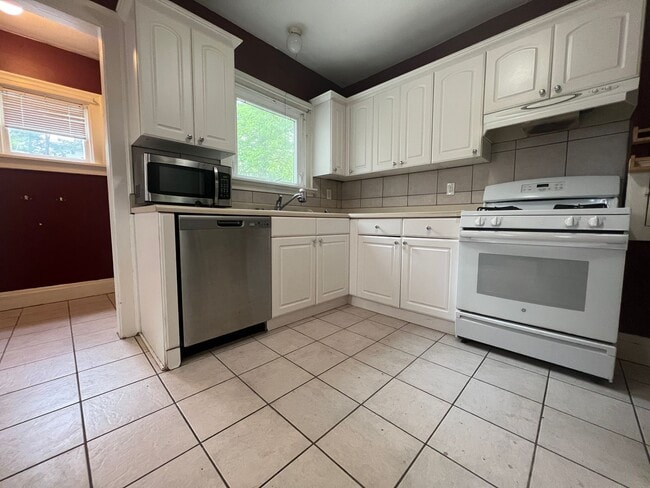Building Photo - 3081-3081 Meadowbrook Blvd