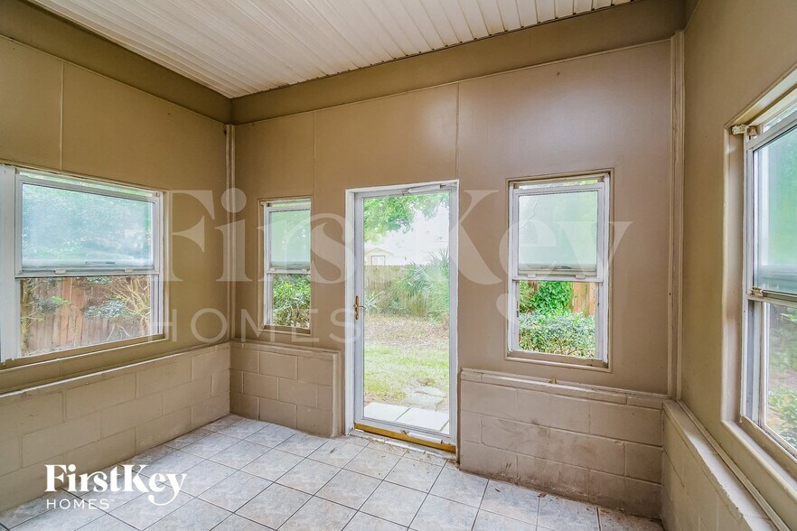 Building Photo - 3500 Wentworth Cir W