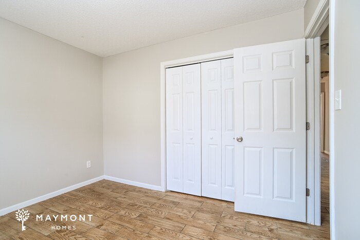 Building Photo - 2428 Fairstone Ave