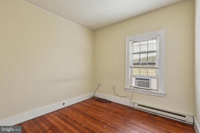 Building Photo - 209 Locust St