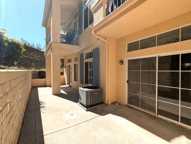 Building Photo - Beautifully Remodeled and Bright in the Perfect Carmel Mountain Ranch Location