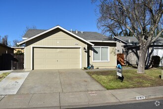 Building Photo - Wonderful N. Vacaville location!