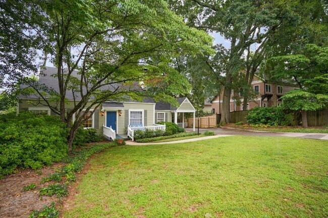 Building Photo - 615 Sycamore Dr