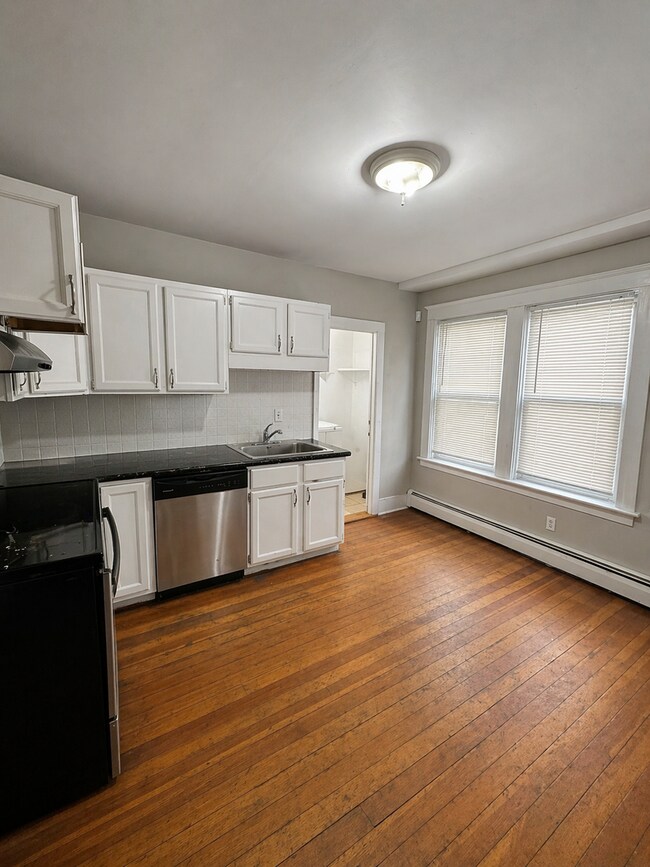 Building Photo - 37-39 Pembroke Ave