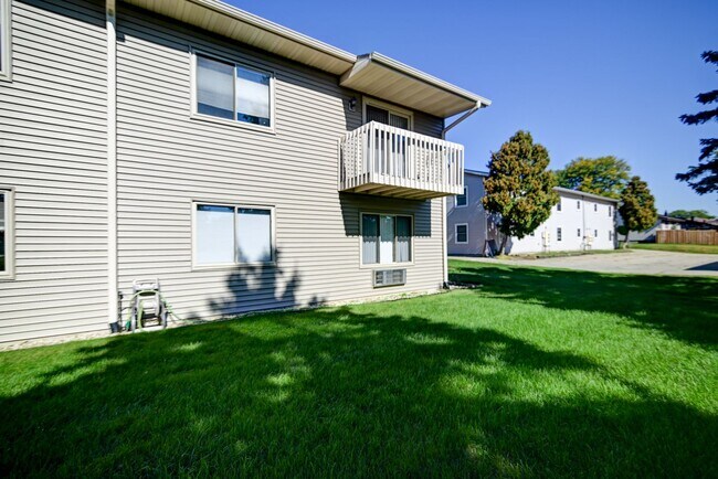 Building Photo - Broadway Drive - Sun Prairie
