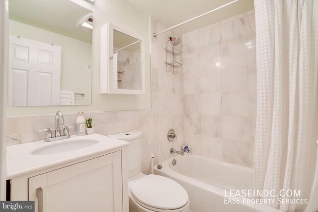 Building Photo - 905 M St NW