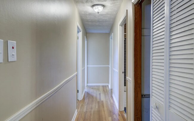 Building Photo - 223 Sequoyah Dr