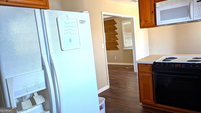 Building Photo - 210 Strawbridge Ln