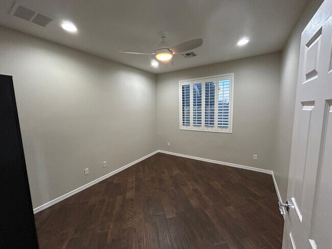 Building Photo - 5411 W Rowel Rd