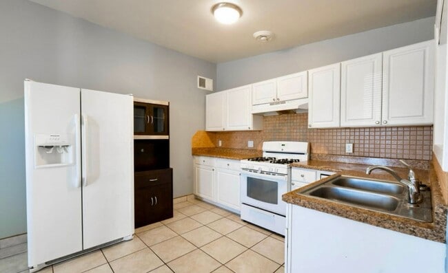 Building Photo - 1710 Betty Cir
