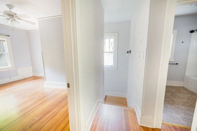 Building Photo - Beautifully updated House in Rivermont