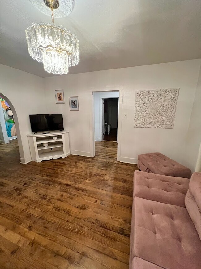 Building Photo - 1921 Sacramento