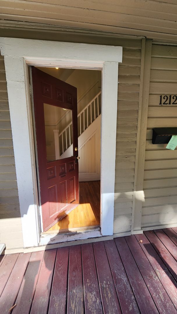 Building Photo - South Hill Home!! Available Now! Move In S...