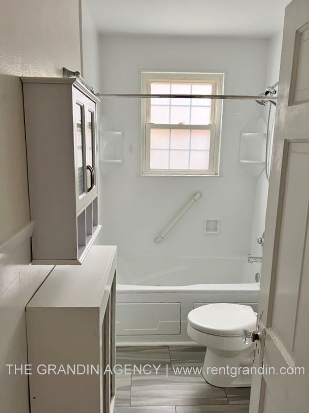 Building Photo - 1668 Brandon Ave SW