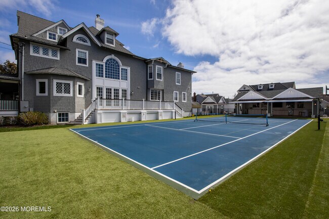 Building Photo - 207 Monmouth Ave