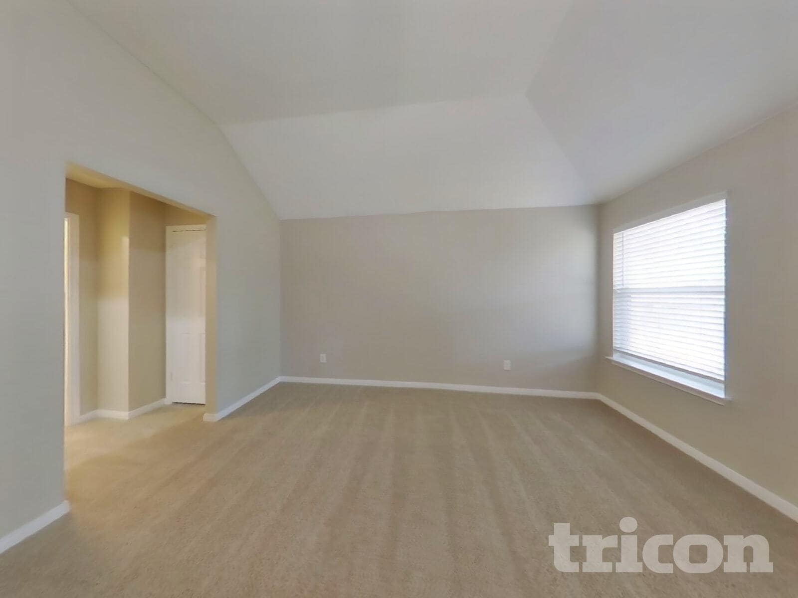 Building Photo - 352 Meadow Park