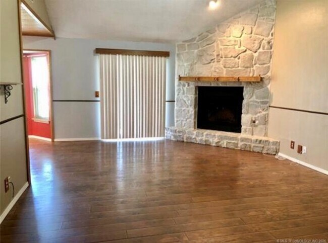 Building Photo - 5444 Woodland Rd