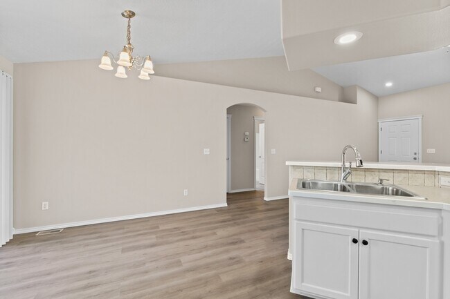Building Photo - 6216 S Lone Tree Ave