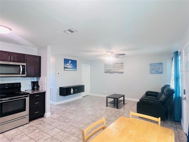 Building Photo - 5202 Laurel Pl