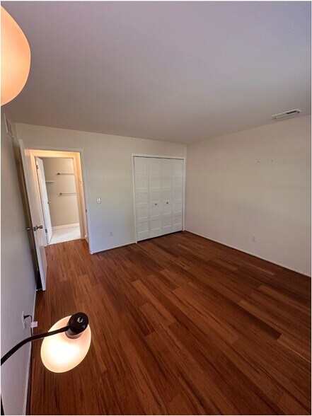 Building Photo - 1642 Emerson Cir