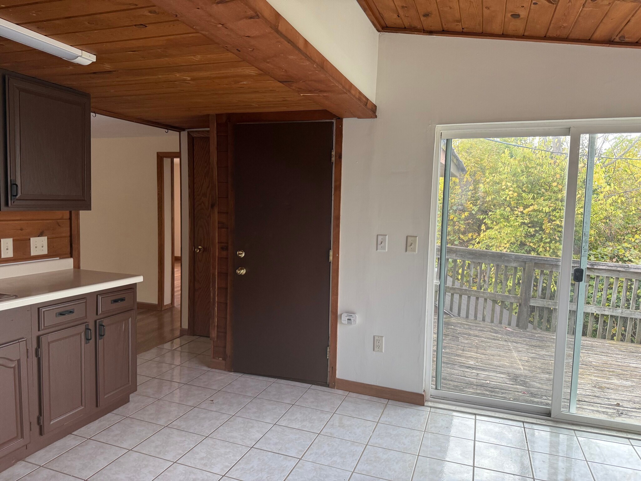 Building Photo - 2172 Strongs Ave