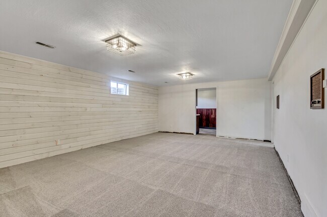 Building Photo - 450 N 500 E