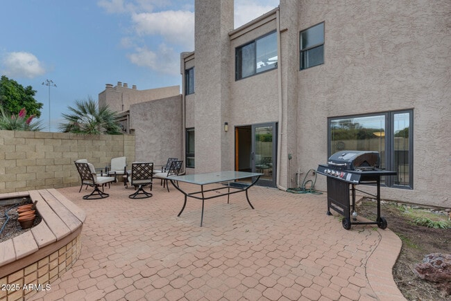 Building Photo - 20 E Redondo Dr