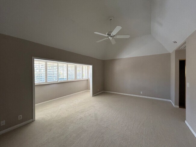 Building Photo - Stunning 4 Bedroom 2.5 Bath Home with Offi...