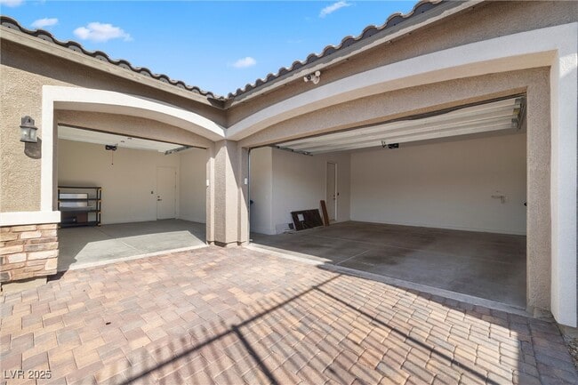 Building Photo - 6243 Carol Butte Ct