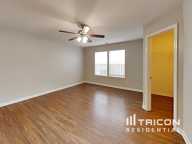 Building Photo - 10718 Huntwick Dr
