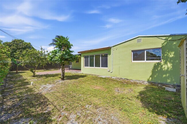 Building Photo - 2220 Desoto Dr