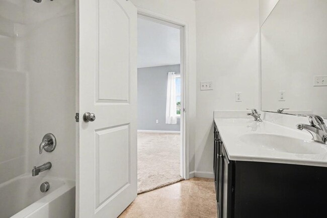 Building Photo - 700 Admiral's Quay Dr