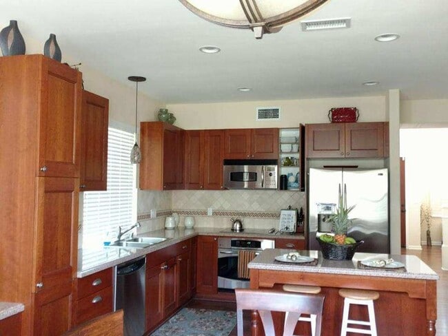 Building Photo - Stunning 3-Bedroom/3-Bathroom in Sunny Ewa...